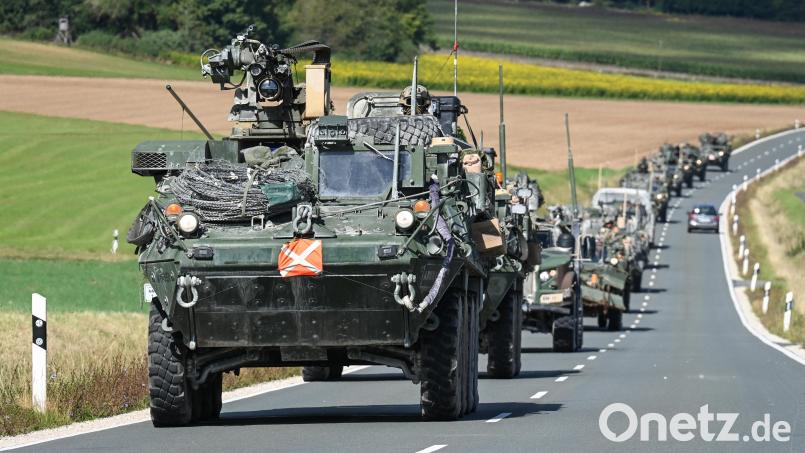Ein Militärkonvoi ist auf einer öffentlichen Straße unterwegs. Die US-Army wird zwischen 23. April und 2. Mai im Rahmen der Übung Combined Resolve wieder mit ihren Fahrzeugen auf den Straßen rund um die Truppenübungsplätze Grafenwöhr und Hohenfels unterwegs sein. Bild: Markus Rauchenberger