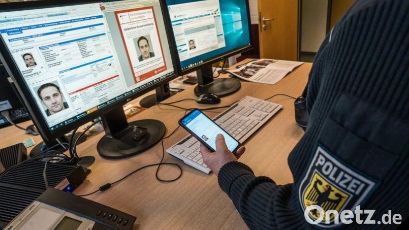 Ein Super-Recogniser der Bundespolizei hat am Hauptbahnhof Regensburg einen gesuchten Tatverdächtigen erkannt. Symbolbild: Bundespolizei