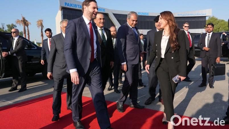 Vizepräsident Vance war bereits vor gut einer Woche für Verhandlungen mit dem Iran in Pakistan. (Archivbild) Bild: Jacquelyn Martin/POOL AP/dpa