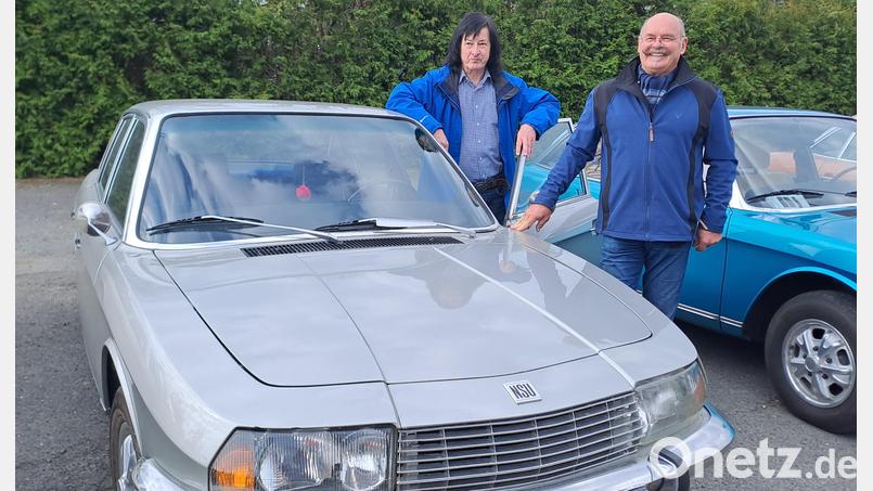 Museumsgründer Perry Eckert (rechts) und Organisator Wilfried Dinkel mit einem 55 Jahre alten NSU RO 80. Bild: gis