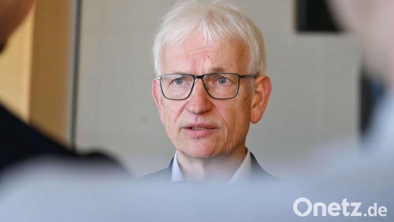 Die Deutsche Umwelthilfe klagt erneut gegen den Freistaat Bayern und dessen Klimaschutzpolitik. Bundesgeschäftsführer Jürgen Resch verlangt von der Staatsregierung deutlich mehr Anstrengungen zur Einhaltung der landeseigenen Klimaziele. (Archivbild) Bild: Uli Deck/dpa