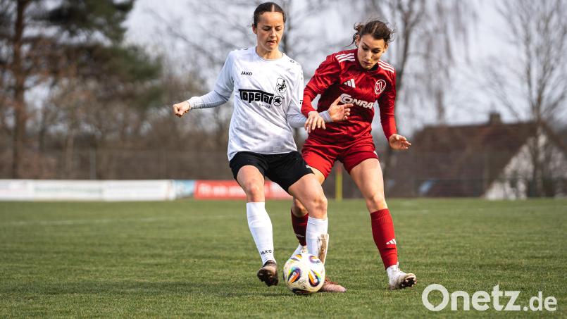 Marie Karpf (rechts) sorgte für die zwischenzeitliche Führung beim TSV Theuern. Archivbild: Hannah Dirscherl