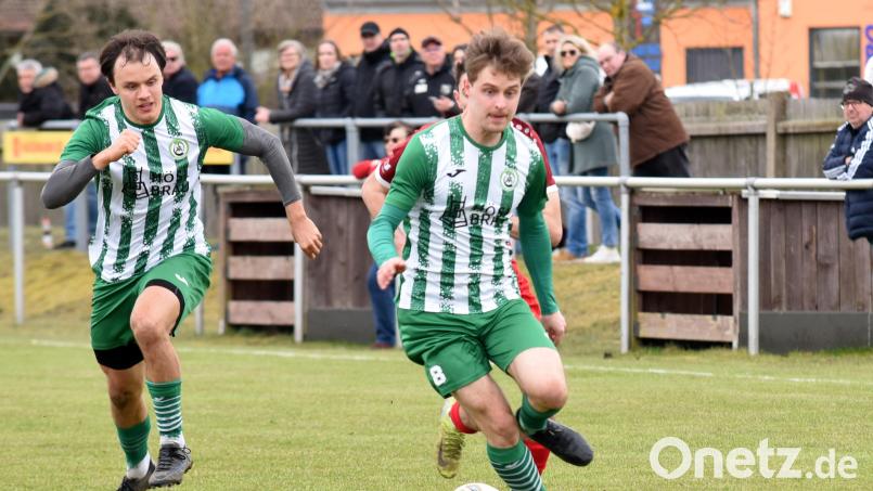 Last-Minute-Torschütze: Der SV Mitterteich gewann am Sonntag bei Bavaria Waischenfeld mit 2:1. Das Siegtor erzielte Sebastian Bilz (rechts) in der 90. Minute. Archivbild: Gebert