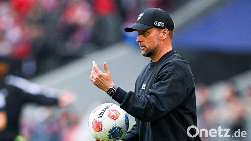 Nach der Niederlage in München bereitet Coach Sebastian Hoeneß die Stuttgarter auf das Halbfinale im DFB-Pokal vor. Bild: Tom Weller/dpa