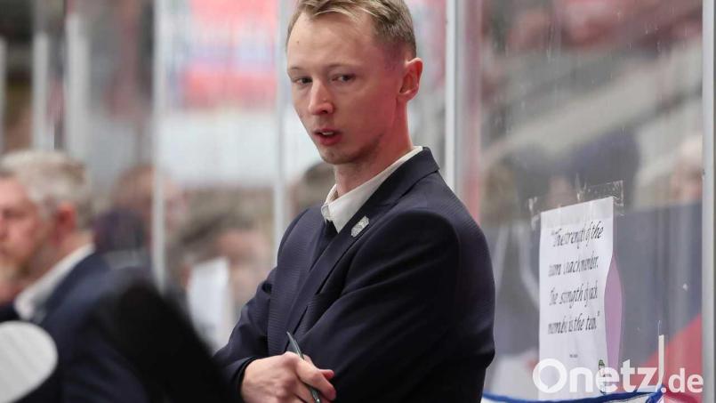 Josef Huber bleibt den Selber Wölfen als Trainer erhalten. Bild: Mario Wiedel