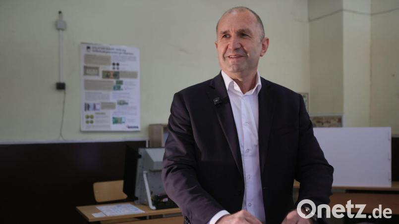 Bulgariens Ex-Präsident Radew steht mit seinem Bündnis vor einem deutlichen Sieg. Bild: Valentina Petrova/AP/dpa