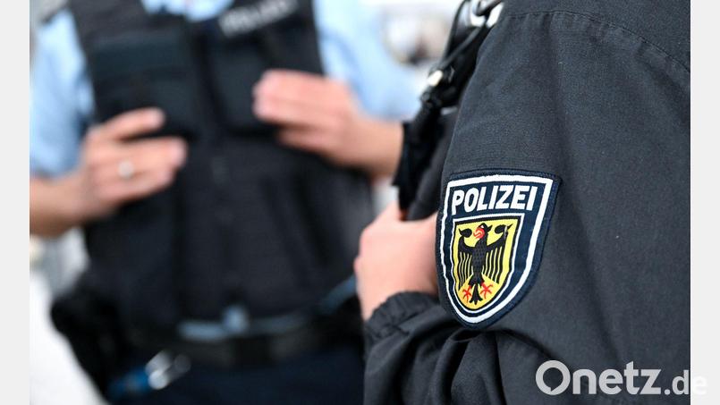 Die Bundespolizei musste den Mann am Sonntag zweimal festnehmen. (Symbolbild) Bild: Sven Hoppe/dpa