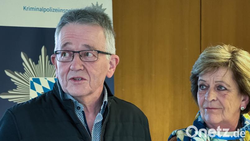 Fritz Seegerer sollte Opfer eines Schockanrufs werden. Doch nicht mit ihm. Er überlistete mit Ehefrau Maria und der Hilfe der Polizei einen der Betrüger. Nun wurden sie zum Pressegespräch zum Thema Callcenterbetrug geladen. Bild: Stephan Huber