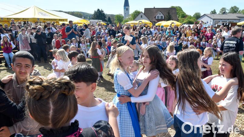 Kirwa Ammersricht. Die Grund- und Mittelschule von Ammersricht gestaltet den Kirwa-Montag mit Tänzen, Volkstänzen und Gesang. Archivbild: Petra Hartl