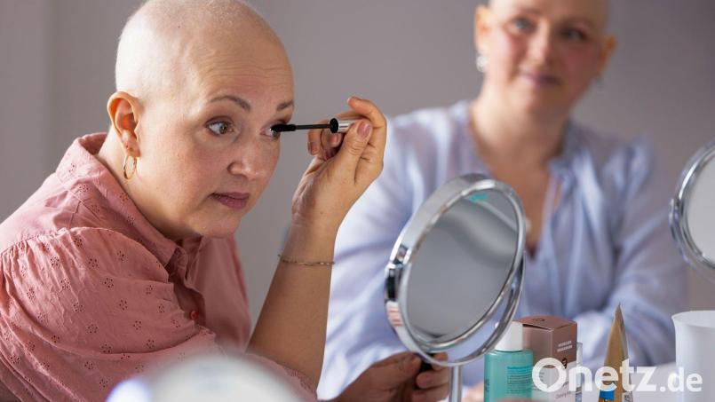 Beim Kosmetikseminar der DKMS lernen Frauen nicht nur Dinge über Pflege und Schminke. Sie lernen auch andere Betroffene kennen. Symbolbild: Patric Fouad, DKMS