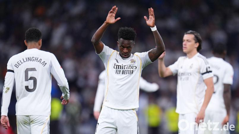 Real Madrid Vinícius Júnior jubelt nach seinem Treffer gegen CD Alaves. Bild: Manu Fernandez/AP/dpa