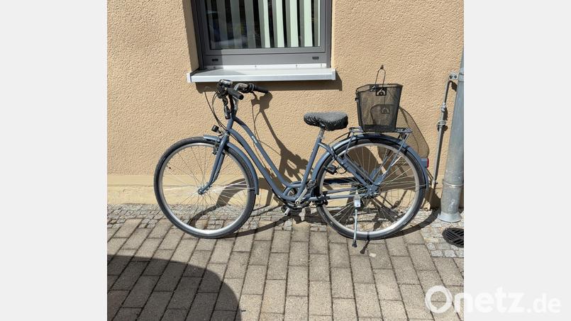 Dieses Fahrrad wurde beim Verdächtigen gefunden und als Diebesgut identifiziert. Bild: Polizeiinspektion Schwandorf