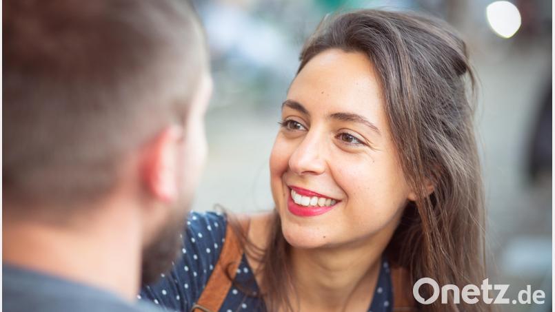 Gutes Zuhören geht nicht einfach so nebenbei, dafür müssen wir uns Zeit nehmen. Symbolbild: Rene Schmidt - stock.adobe.com