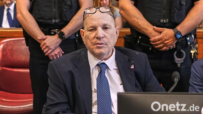 Der Ex-Filmmogul steht schon wieder vor Gericht. Bild: Richard Drew/POOL AP/AP/dpa