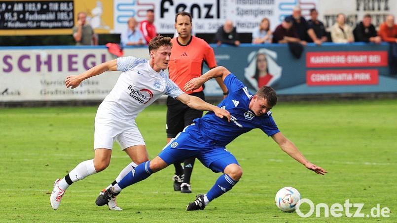 2:2 endete das Hinspiel des SV Etzenricht gegen Mitaufsteiger FC Teisbach. Hier eine Szene mit Jannik Herrmann, der seit Monaten fehlt. .Am Mittwochabend gibt es die Revanche in dem Stadtteil von Dingofing. Bild: war