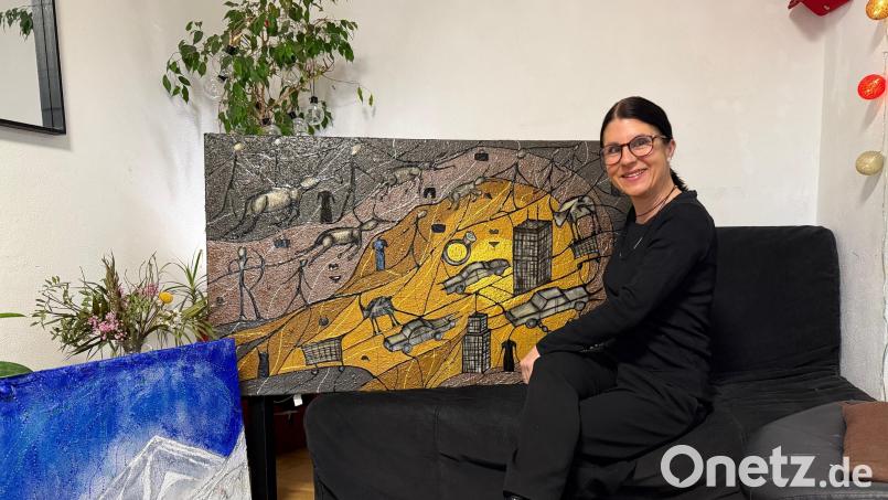 Susanne Hauer, vor einem ihrer großflächigen Werke, freut sich auf die Herausforderung in Weiden. Bild: Wolfgang Hauer