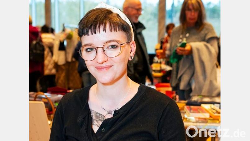 Lara Bertelshofer sammelt Spenden für das Weidener Frauenhaus. Sie möchte damit auch auf Gewalt gegen Frauen aufmerksam machen. Bild: Lara Bertelshofer