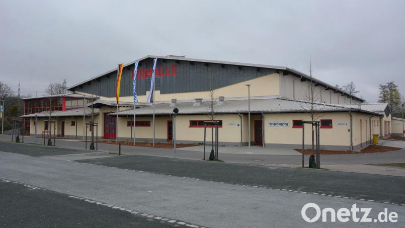 Steigen werden ab 1. September diesen Jahres die Gebühren für die Mitterteicher Eissporthalle (Bild). Steigende Energiepreise und Betriebskosten machen eine Erhöhung unumgänglich, hieß es. Die Gebührenerhöhung wurde einstimmig gefasst. Bild: jr