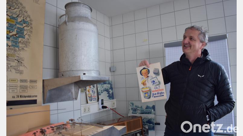 Das Eigentümer-Trio Josef Weber (Bild), Ferdinand Lehner und Markus Mayer hat sich im ehemaligen Laboratorium ein Verwaltungsbüro für den Gebäudekomplex eingerichtet. Dort finden sich viele Überbleibsel der früheren Milchproduktion. Bild: szl