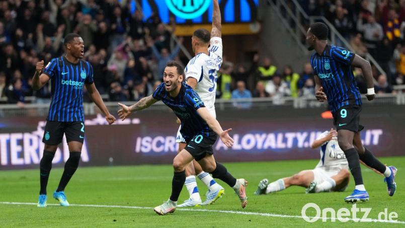 Hakan Calhanoglu war für Inter Mailand der Matchwinner gegen den AC Como. Bild: Luca Bruno/AP/dpa