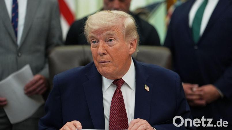 US-Präsident Donald Trump hat angekündigt, die Waffenruhe im Krieg mit dem Iran zu verlängern. Bild: Julia Demaree Nikhinson/AP/dpa