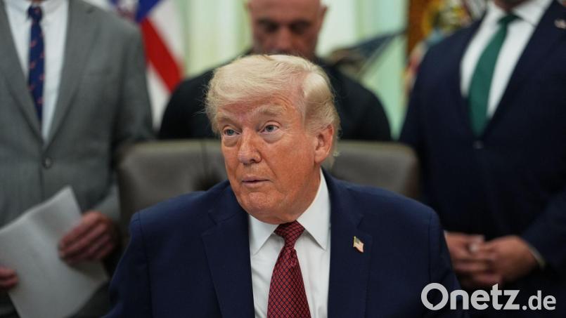 US-Präsident Donald Trump spricht im Oval Office des Weißen Hauses. Bild: Julia Demaree Nikhinson/AP/dpa