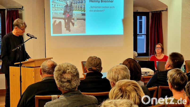 Mit eindringlichen Lebensgeschichten bayerisch-jüdischer Emigranten stellte der Journalist und Autor Thomas Muggenthaler sein Buch „Mit dem Leben davongekommen“ vor. Bild: R. Kreuzer