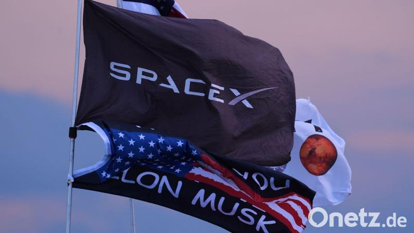 SpaceX war kürzlich mit Musks KI-Unternehmen xAI fusioniert, das mit Anbietern wie Anthropic und OpenAI bei generativen KI-Werkzeugen konkurriert. (Archivbild) Bild: Eric Gay/AP/dpa