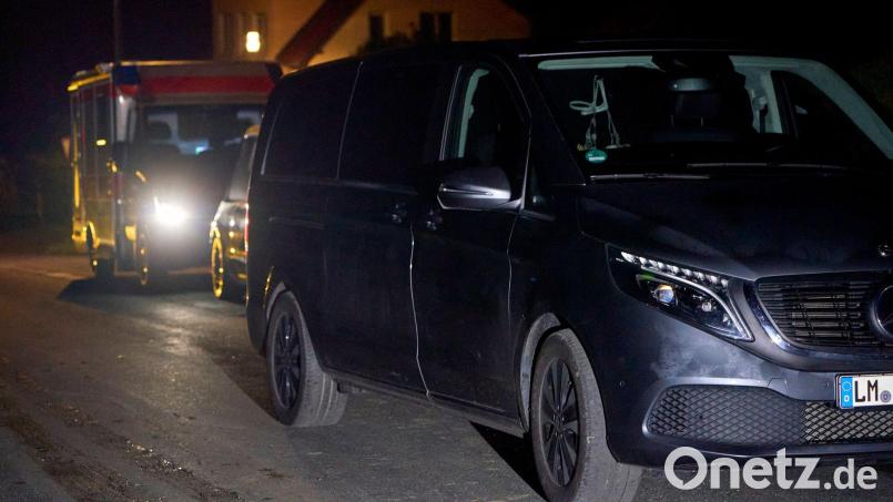 Drei Leichen wurden schon in der Nacht des Unglücks abtransportiert. (Archivbild) Bild: Sascha Ditscher/dpa