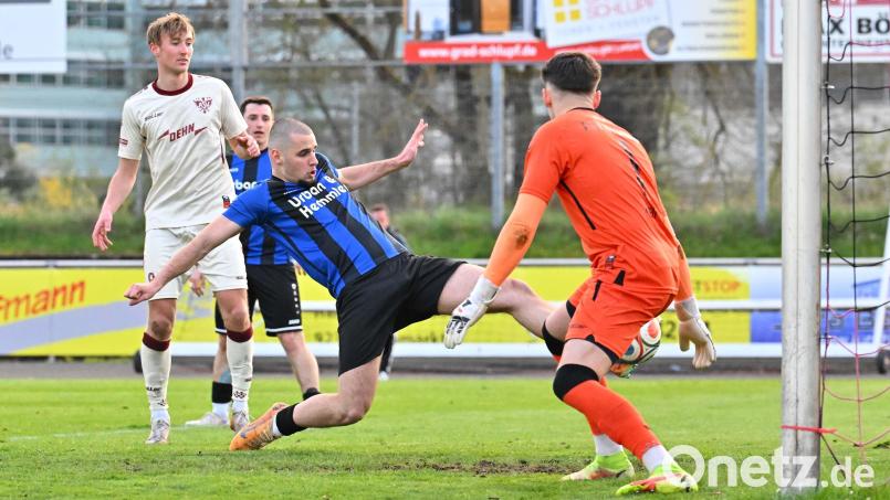 Jahi Sylejmani ist nach einer Ecke zur Stelle und drückt das Leder zum Weidener 2:1-Siegtreffer über die Linie. Bild: Sportfoto Zink / Wolfgang Zink