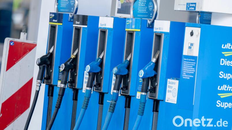 Tanken ist teurer geworden. (Symbolbild) Bild: Peter Kneffel/dpa