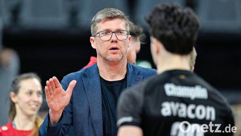 Trainer Stefan Hübner und die SVG Lüneburg verloren auch das zweite Finalspiel gegen Piacenza. (Archivbild) Bild: Uwe Anspach/dpa