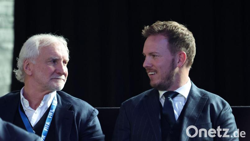 Bis 2028 soll ihre Zusammenarbeit weitergehen: DFB-Sportdirektor Rudi Völler (l.) und Bundestrainer Julian Nagelsmann (Archivbild) Bild: Christian Charisius/dpa