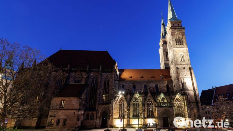 Touristen müssen für den Besuch der Nürnberger Sebalduskirche bald Eintritt bezahlen (Archivbild). Bild: Daniel Karmann/dpa