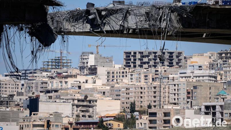 Wegen des Kriegs der USA im Iran haben Aktivisten das Konsulat der USA in München mit roter Farbe beschmiert. (Archivbild) Bild: Vahid Salemi/AP/dpa