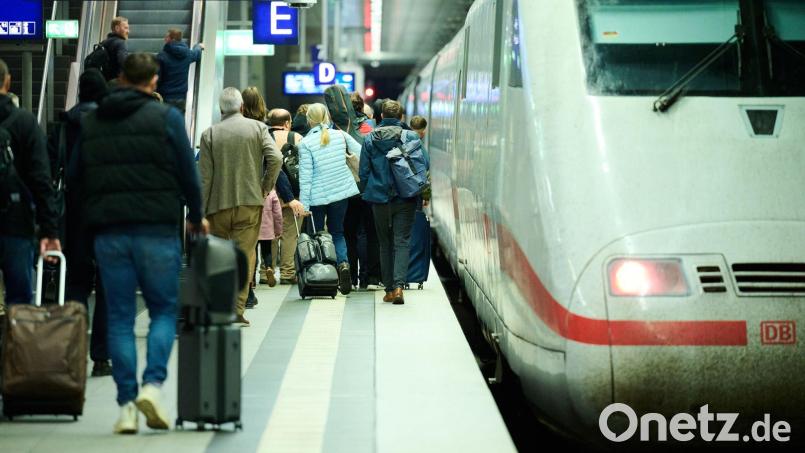 Die chronischen Pannen bei der Bahn haben Auswirkungen: Laut einer Umfrage meiden viele Menschen die Züge. (Symbolbild) Bild: Annette Riedl/dpa