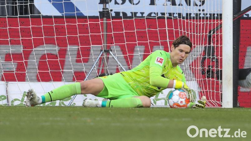 Im Sommer ist Schluss: Marwin Hitz beendet seine Fußball-Karriere. (Archivbild) Bild: Friso Gentsch/dpa