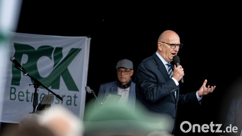Brandenburgs Ministerpräsident Dietmar Woidke (SPD) kritisiert die Ankündigung Russlands, kein Öl mehr aus Kasachstan durch die Pipeline Druschba zur PCK-Raffinerie in Schwedt zu leiten. Bild: Fabian Sommer/dpa