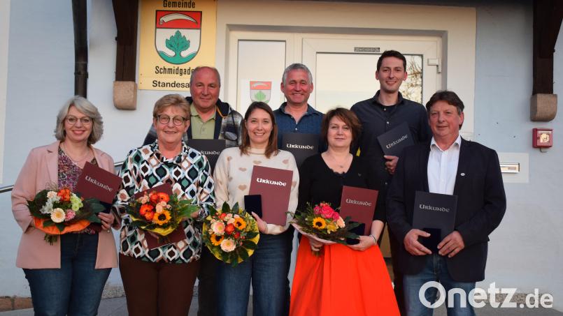 Diese Gemeinderäte sind in der nächsten Legislaturperiode nicht mehr im Gemeinderat Schmidgaden vertreten: Michaela Dirrigl, Rosina Kurz, Ramona Obendorfer, Theresia Dobler, Andreas Altmann (vorne von links), Christian Pröls, Gerhard Schmidl und André Ries (hinten von links). Bild: bnr