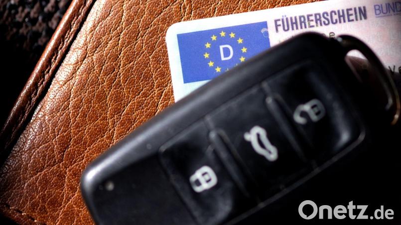 Die Polizei beschlagnahmt den Autoschlüssel des Mannes. (Symbolbild) Bild: Sven Hoppe/dpa/dpa-tmn