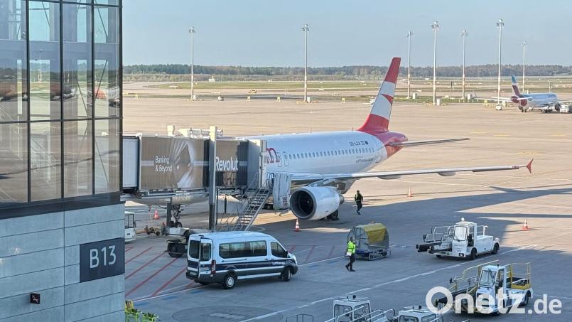 In der Maschine vom Typ A320 der Austrian Airlines hat ein Abschiebehäftling randaliert. Bild: --/dpa