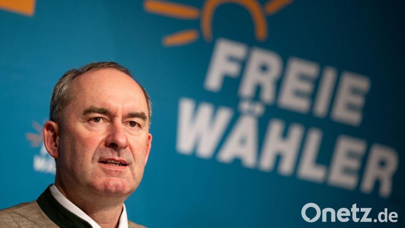 Bayerns Wirtschaftsminister Hubert Aiwanger (Freie Wähler) will eine Enthaltung Bayerns im Bundesrat durchsetzen, wenn es um die 1.000-Euro-Entlastungsprämie aufgrund hoher Energiekosten geht (Archivbild). Bild: Lennart Preiss/dpa