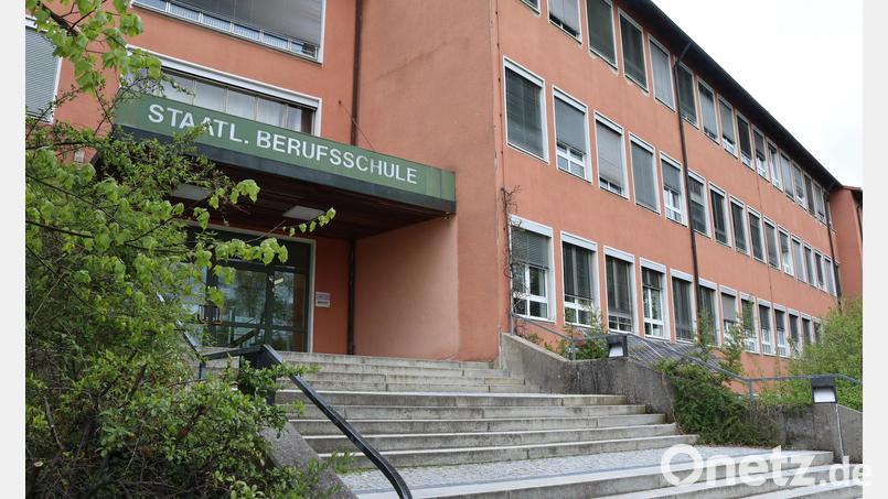 Acht Millionen Euro sind für das Berufsschulzentrum erforderlich. Das Geld fließt in die Mängelbeseitigung in den Bereichen Brandschutz, Arbeitsschutz- und Betriebssicherheit, in die Betriebsbereitschaft Gebäudetechnik und in den schulischen Bedarf. Bild: mfh