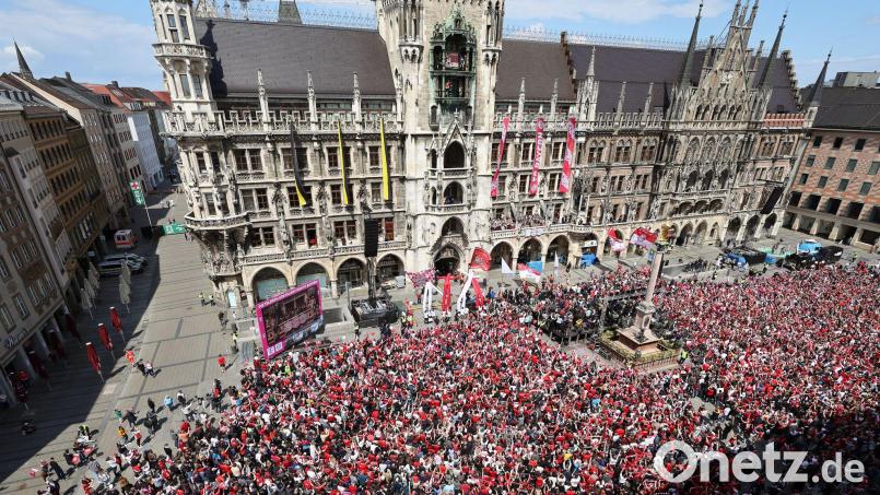 So sah es bei der Bayern-Party 2025 auf dem Marienplatz aus. (Archivbild) Bild: Daniel Löb/dpa