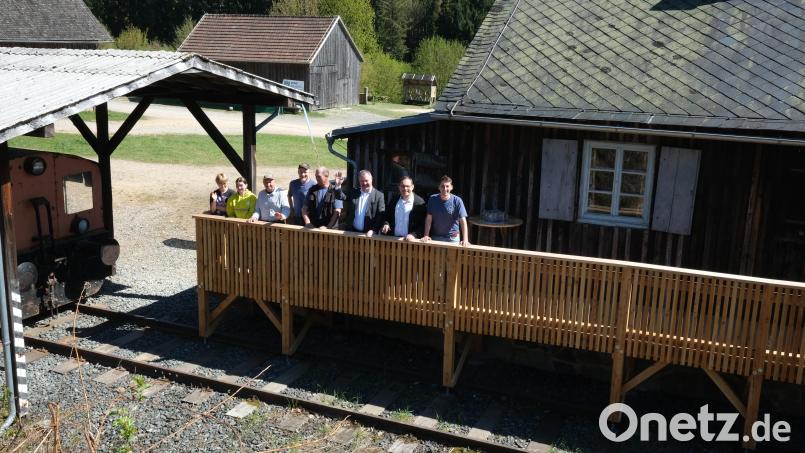 Die historische Raiffeisenhalle im Oberpfälzer Freilandmuseum Neusath ist jetzt über eine Rampe barrierefrei erreichbar, Bild: Hirsch