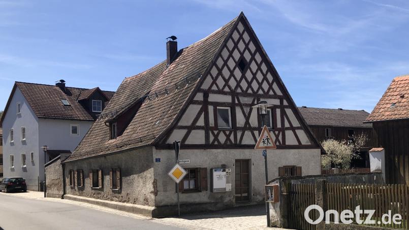 Zu den derzeitigen Leerständen in Falkenberg zählt auch das "Gürtlerhaus",. Das Eigenturm der Marktgemeinde steht an der Ecke Kirchgasse/Schönfichter Straße. Für die Beseitigung aller Leerstände will der Markt rund 2,43 Millionen Euro in die Hand nehmen. Bild: Werner Robl