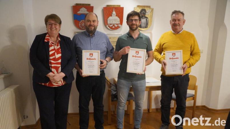 Dieterskirchens Bürgermeisterin Anita Forster verabschiedete die drei Gemeinderäte (von links) Peter Schwendner, Andreas Rückerl und Erhard Fischer Bild: wel