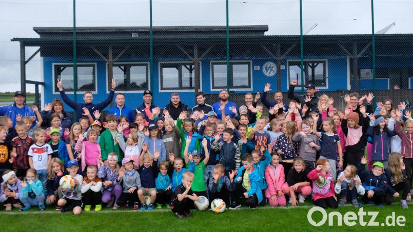 Der Gemeinde und dem FC gelang der große Wurf, sich zur Finanzierung der Modernisierung der FC-Sportstätte Gelder aus dem Bundesprogramm zur Sanierung kommunaler Sportstätten zu sichern. Bild: Robert Dotzauer