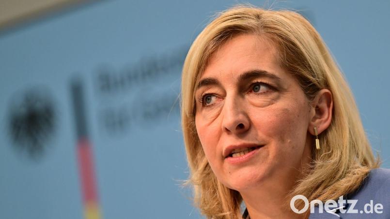Warnungen von Ärztevertretern vor schlechterer Versorgung und längeren Termin-Wartezeiten weist die Gesundheitsministerin zurück. (Archivbild) Bild: Sebastian Gollnow/dpa