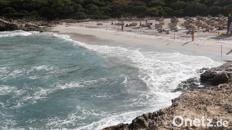 Ein deutscher Urlauber ist im Osten Mallorcas bei dem Versuch ums Leben gekommen, anderen in Not geratenen Badenden zu helfen. (Archivbild) Bild: Clara Margais/dpa